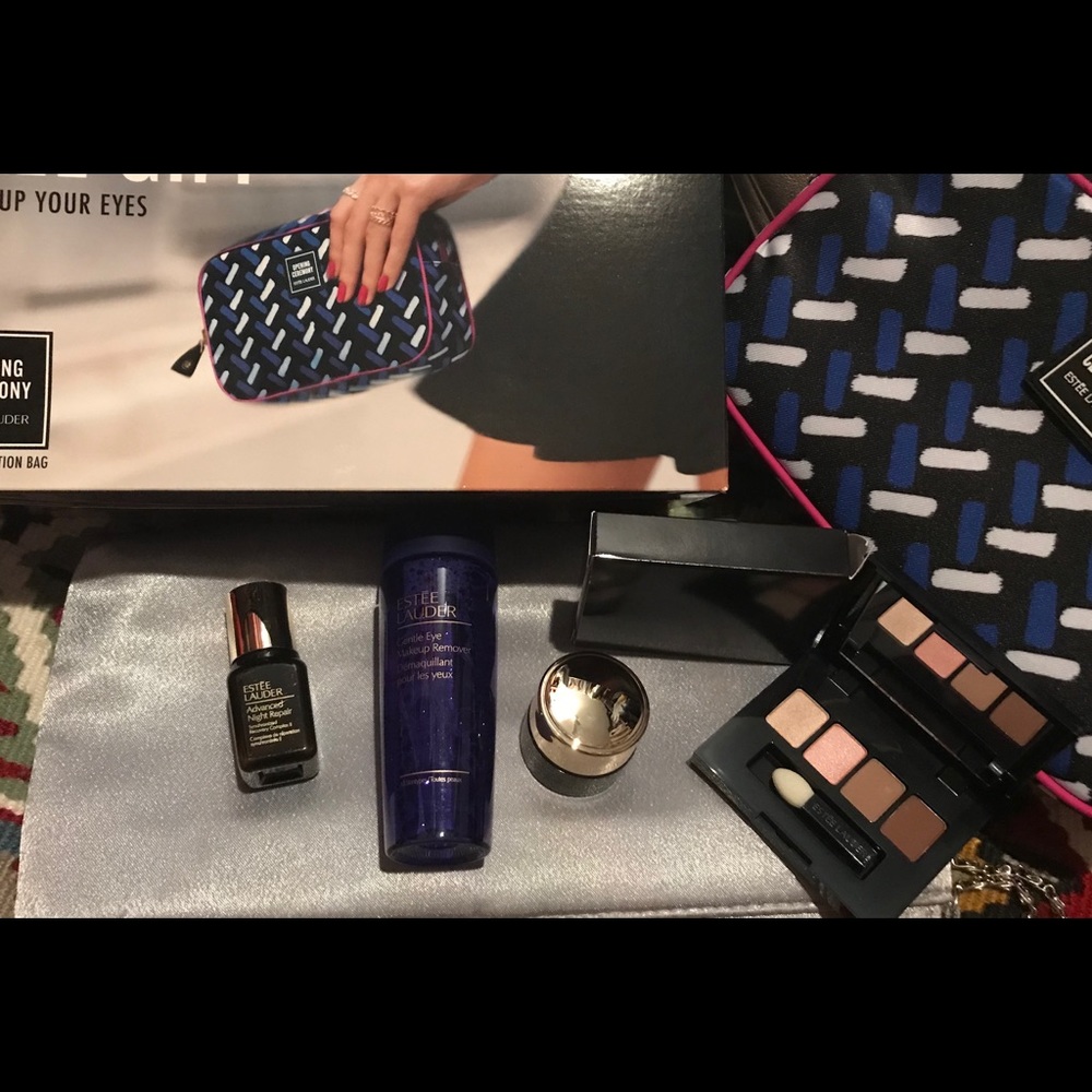 Sold 🚫⛔️Estée Lauder 5 pieces